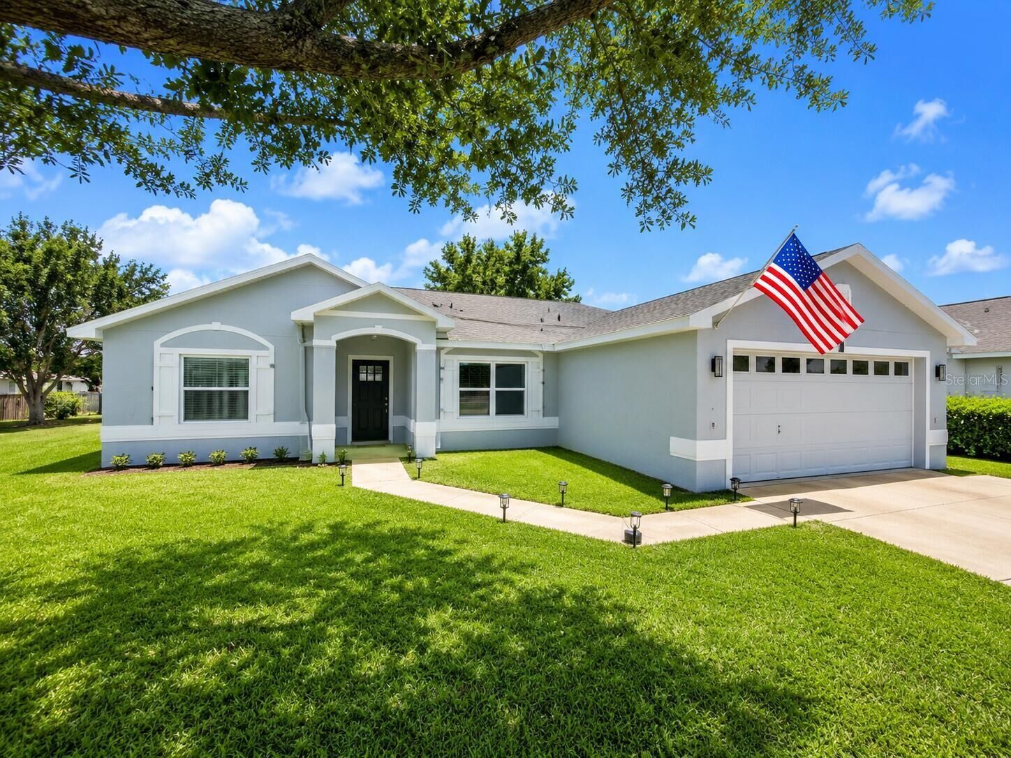 Property Photo: 14 Lamoyne Lane FL 32137