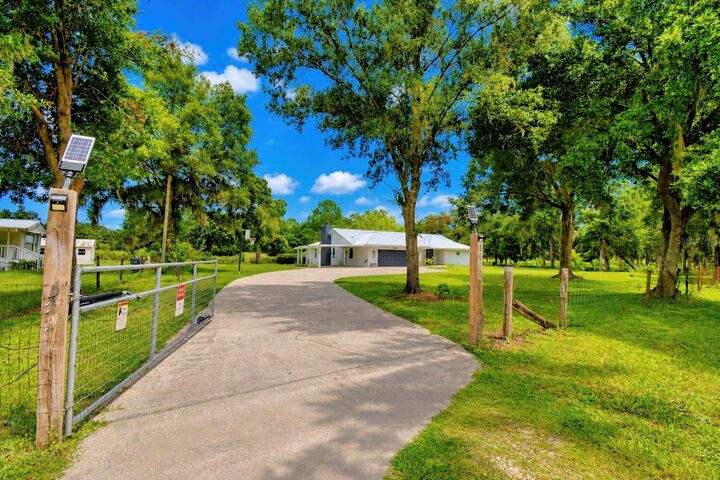 Property Photo: 8610 State Road 33 N FL 33809