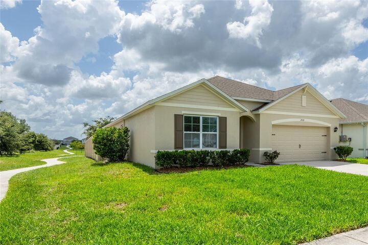 Property Photo: 2433 White Poppy Drive FL 34747