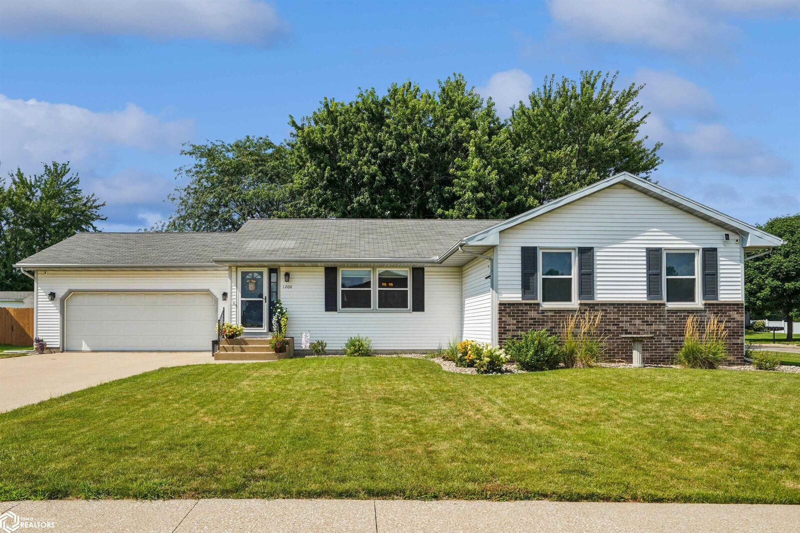 Property Photo: 1200 Sioux Street IA 52601