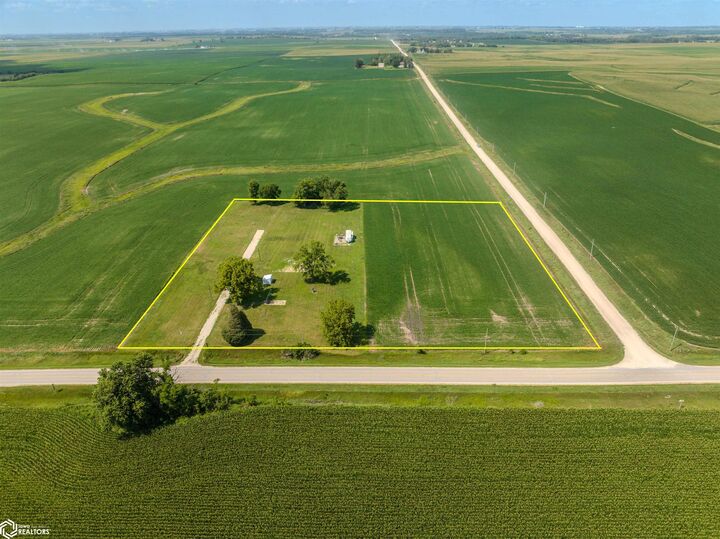 Property Photo: 26153 Highway D35 IA 50126