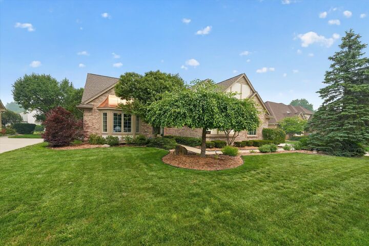 Property Photo:  4379 Chablis Drive  MI 48314 