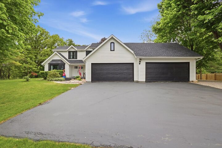 Property Photo: 423 Bron Derw Ct WI 53183