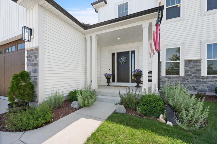 Property Photo: 1513 Whalen Dr WI 53066