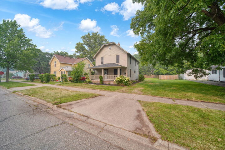 Property Photo: 841 Bennett Street MI 49202