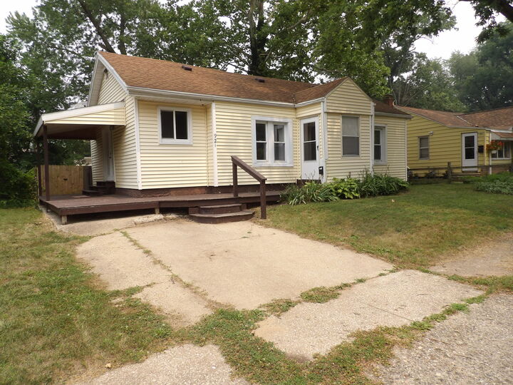 Property Photo: 921 Burns Street MI 49120