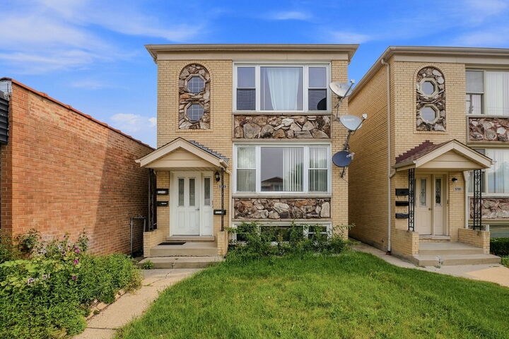 Property Photo: 5789 N Elston Avenue IL 60646