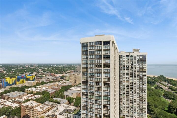 Property Photo: 5415 N Sheridan Road 3407 IL 60640