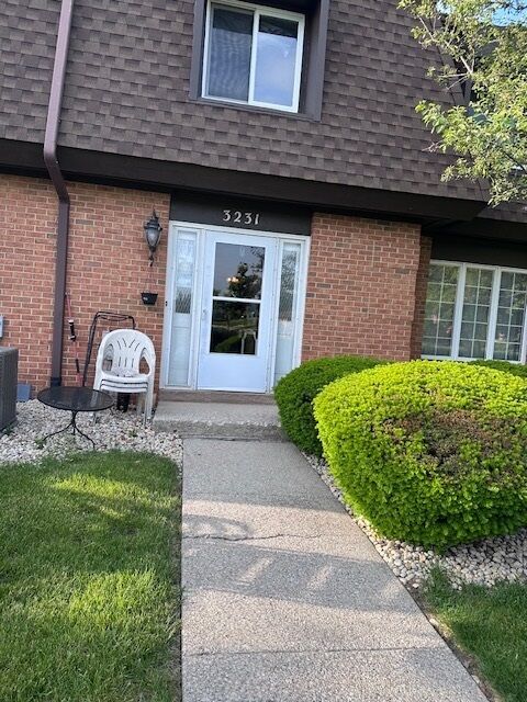 Property Photo: 3231 Chestnut Drive IL 60422