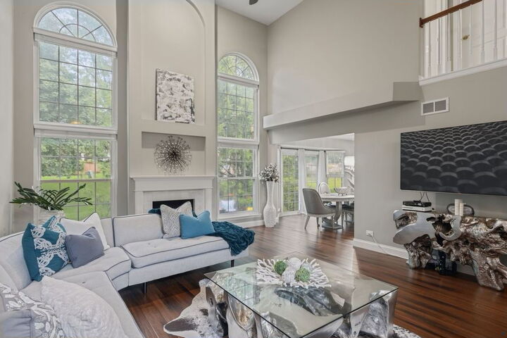 Property Photo:  282 Lorraine Circle  IL 60108 