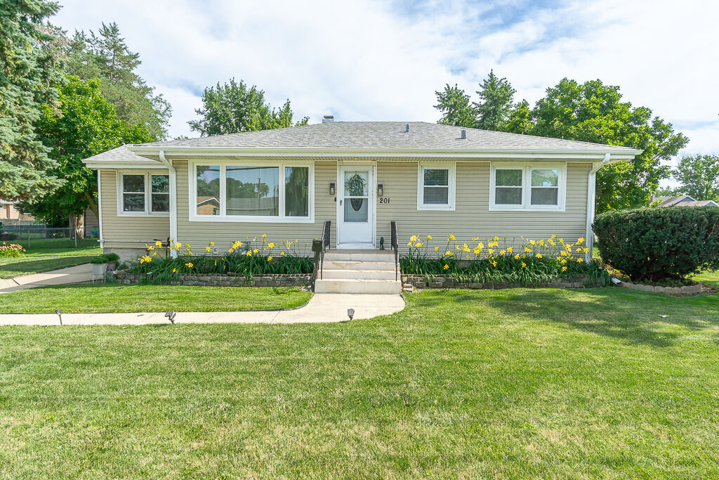 Property Photo:  201 S Michigan Avenue  IL 60101 