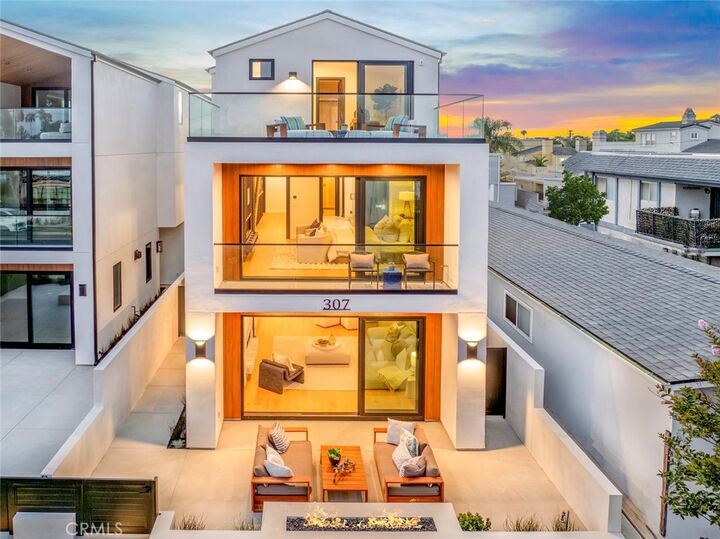 Property Photo:  307 14th Street  CA 92648 