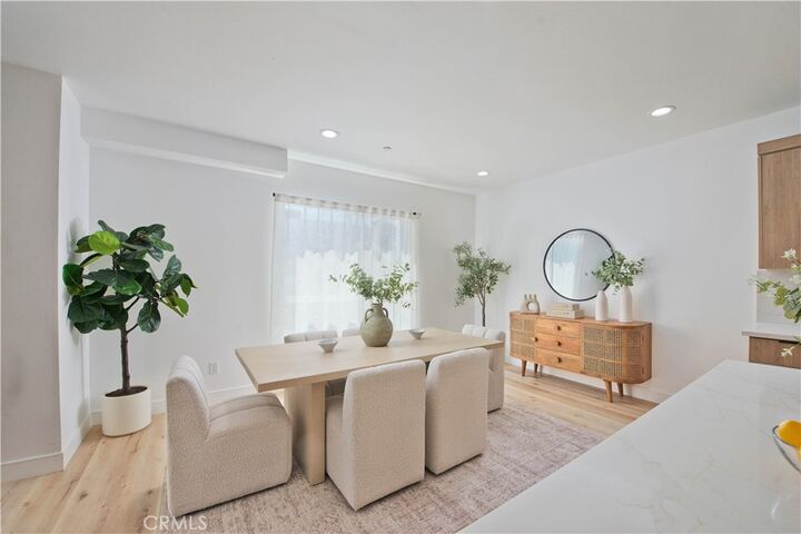 Property Photo:  542 N Serrano Avenue  CA 90004 