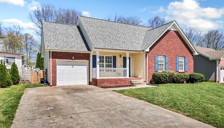 Property Photo: 1305 Southwood Ct TN 37042