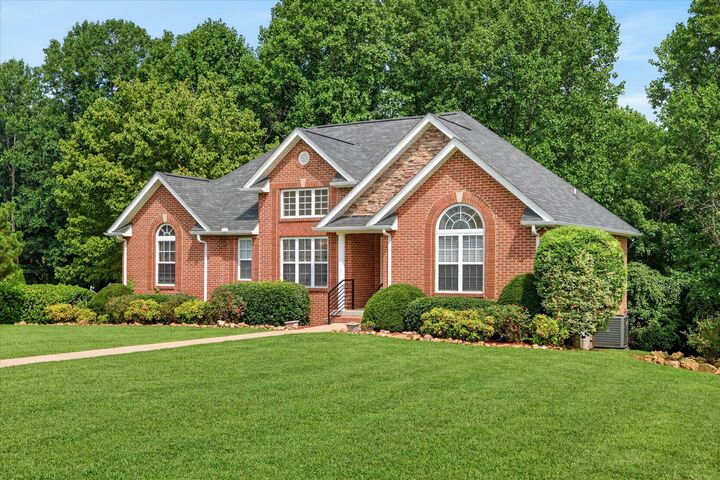 Property Photo: 1422 Grassland Dr TN 37015