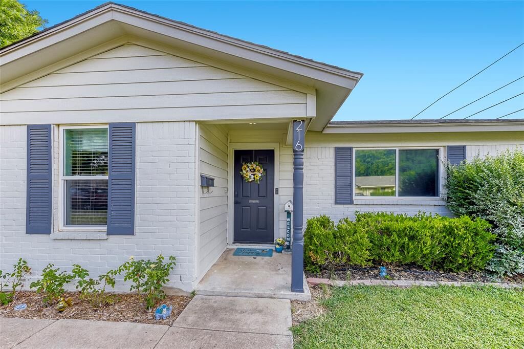 Photo de la propriété:  216 N Prairie View Road  TX 76036 