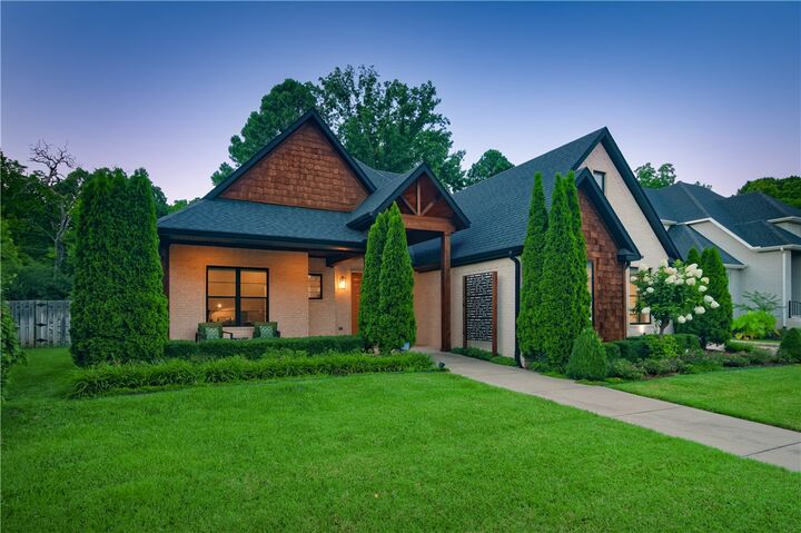 Property Photo:  2414 E Absolute Street  AR 72701 