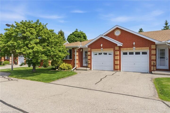 Property Photo: 1 Buchanan Crescent 10 ON N3P 2B2