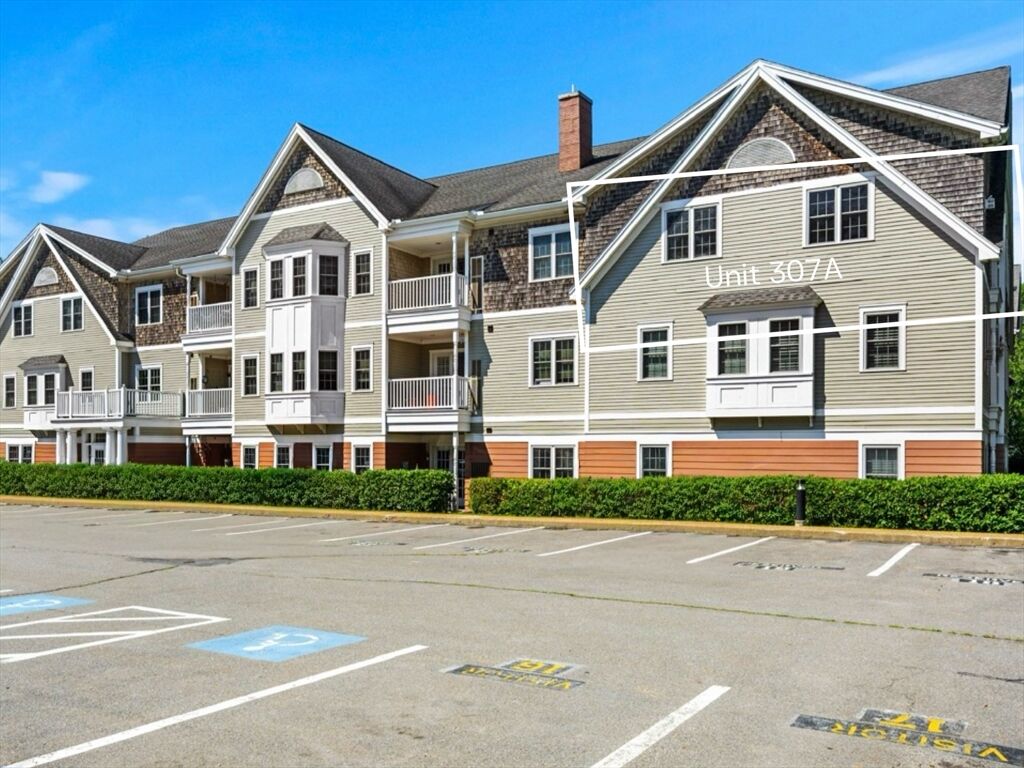 Property Photo: 210 Chickering 307A MA 01845