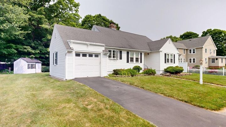 Property Photo: 6 Maple Circle MA 01545