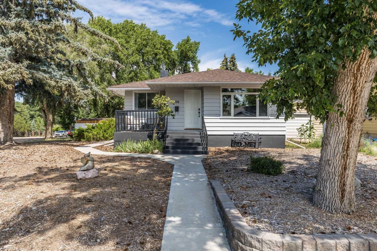 Property Photo:  206 7 Street SE  AB T1A 1J6 