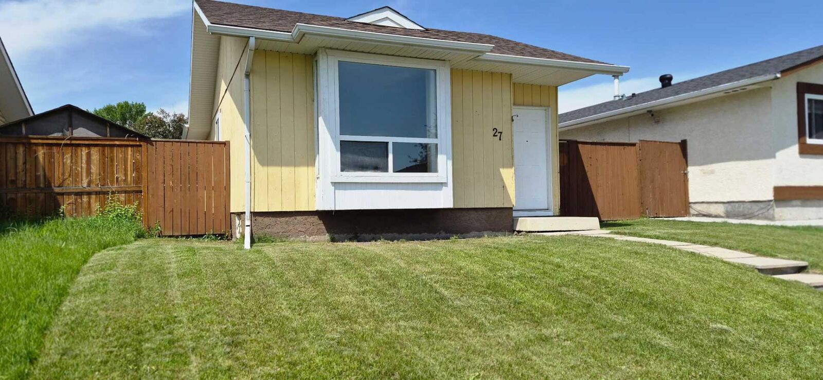 Property Photo: 27 Aberdare Crescent NE AB T2A 6T5