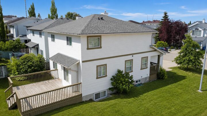 Property Photo: 185 Tuscarora Close NW AB T3L 2E3