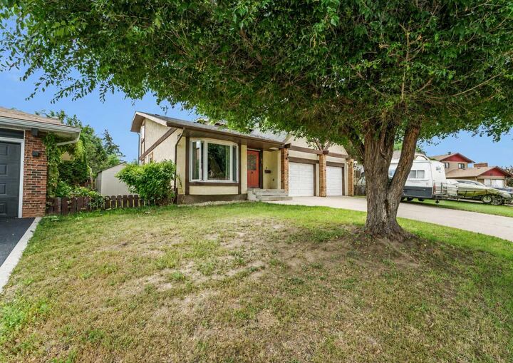 Property Photo: 45 Cooper Road SE AB T1B 1K3