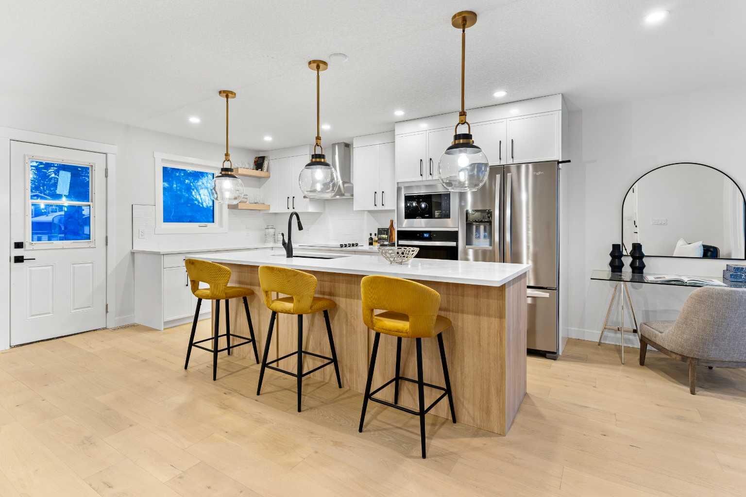 Property Photo: 1731 111 Avenue SW AB T2W 1R6