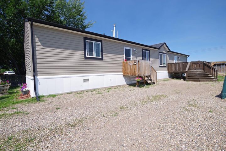 Property Photo:  829 3 Street S  AB T0K 0Z0 