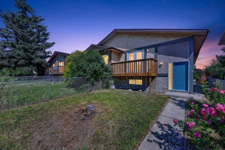 218 Bermuda Drive NW — photo 1