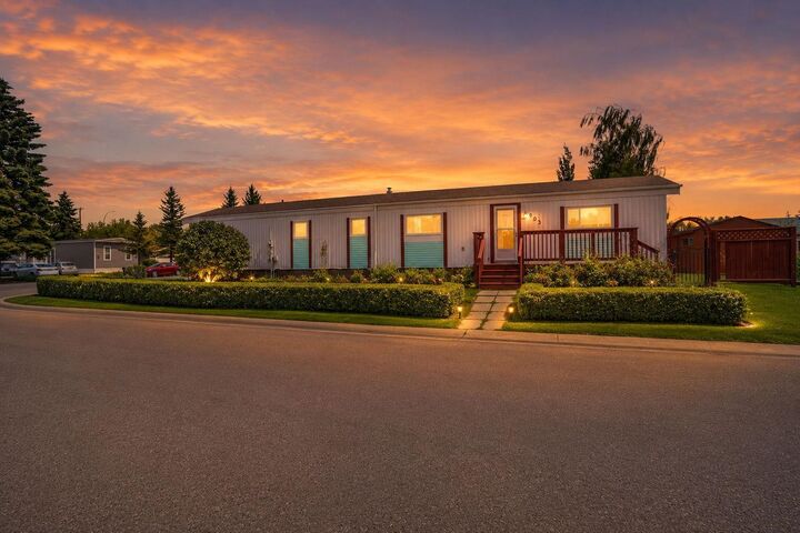 903 Briar Crescent — photo 1