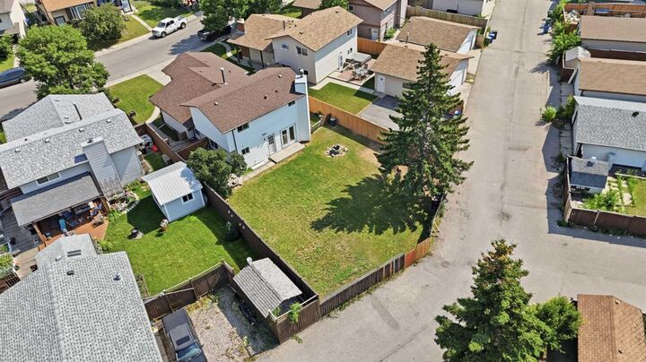 Property Photo: 172 Templemont Drive NE AB T1Y 4Z9