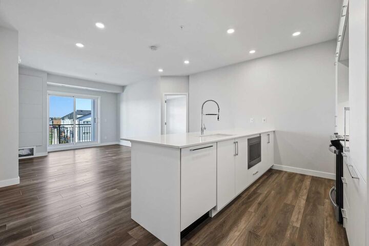 Property Photo: 255 Les Jardins Park SE 317 AB T2C 5W9