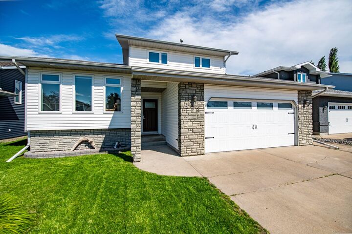 Property Photo: 171 Douglas Avenue AB T4R 2G5