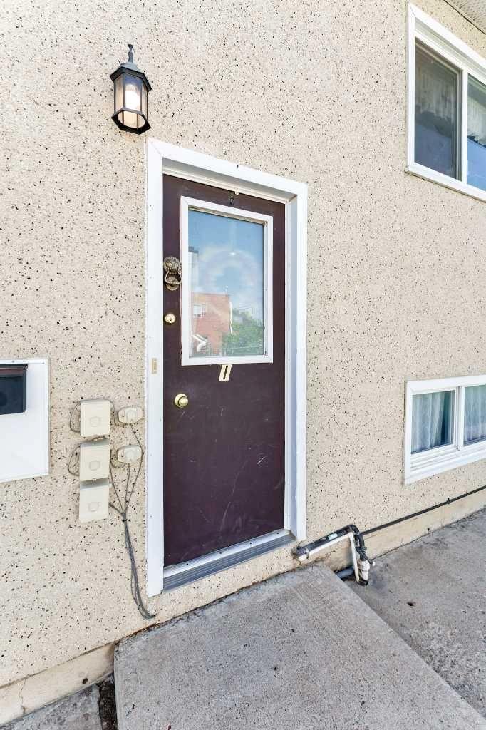 Property Photo: 105 Broadway Avenue E AB T0J 2P0