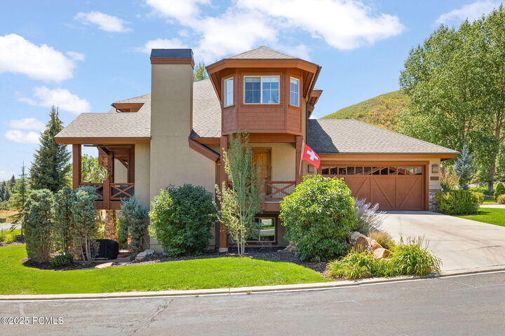 Property Photo: 1075 N Turnberry Court UT 84049