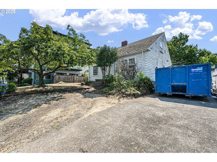 Property Photo: 1828 Hilyard St OR 97401