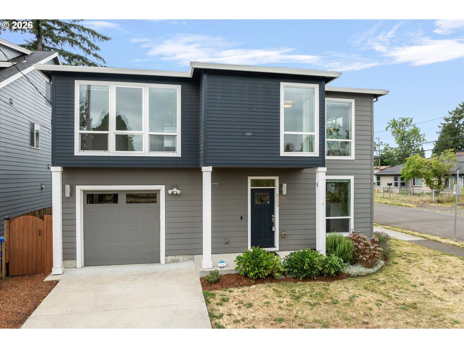 Property Photo: 8209 SE 69th Ave OR 97206