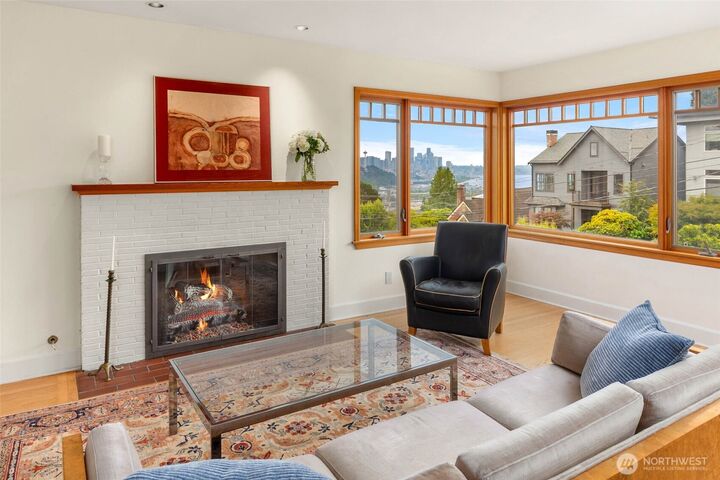 Property Photo: 2626 W Boston Street WA 98199