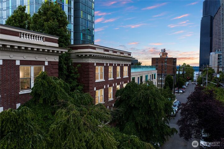 Property Photo:  615  Boren Avenue 17  WA 98104 