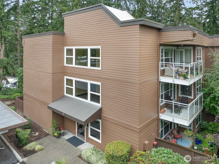 Property Photo: 22910 90th Avenue W E304 WA 98026