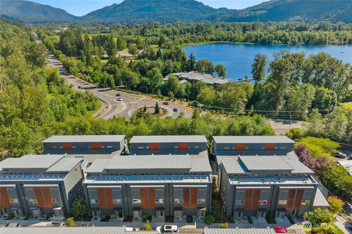 Property Photo: 4253 SE 213th Pl 47 WA 98029