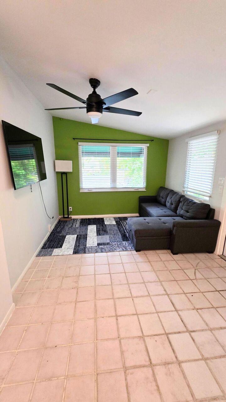 Property Photo: 1716 NE 17th Way FL 33305
