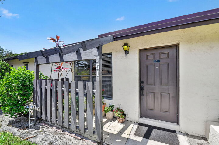 Property Photo: 51 Via De Casas Norte FL 33426