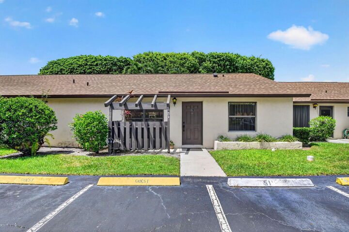 Property Photo: 51 Via De Casas Norte FL 33426