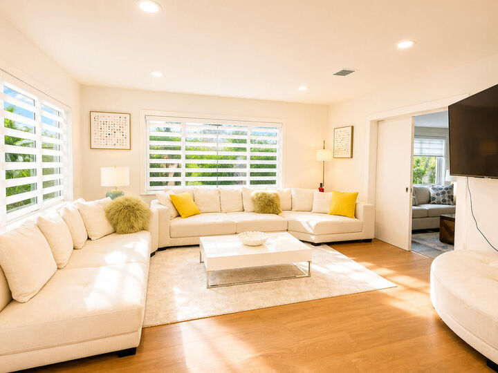 Property Photo: 800 SE 11th Court FL 33316