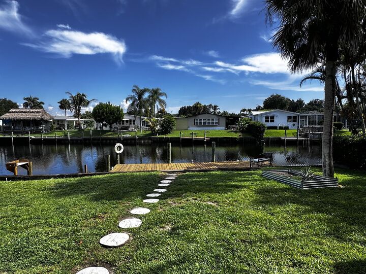 Property Photo: 7882 SE Paradise Drive FL 34997