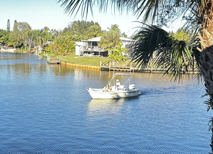 Property Photo: 7882 SE Paradise Drive FL 34997
