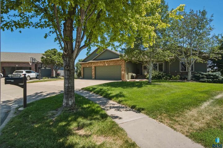 Property Photo:  1901 W Tyler Cir  SD 57005 